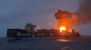 Incendio de buque de Maersk en el suroeste de Goa